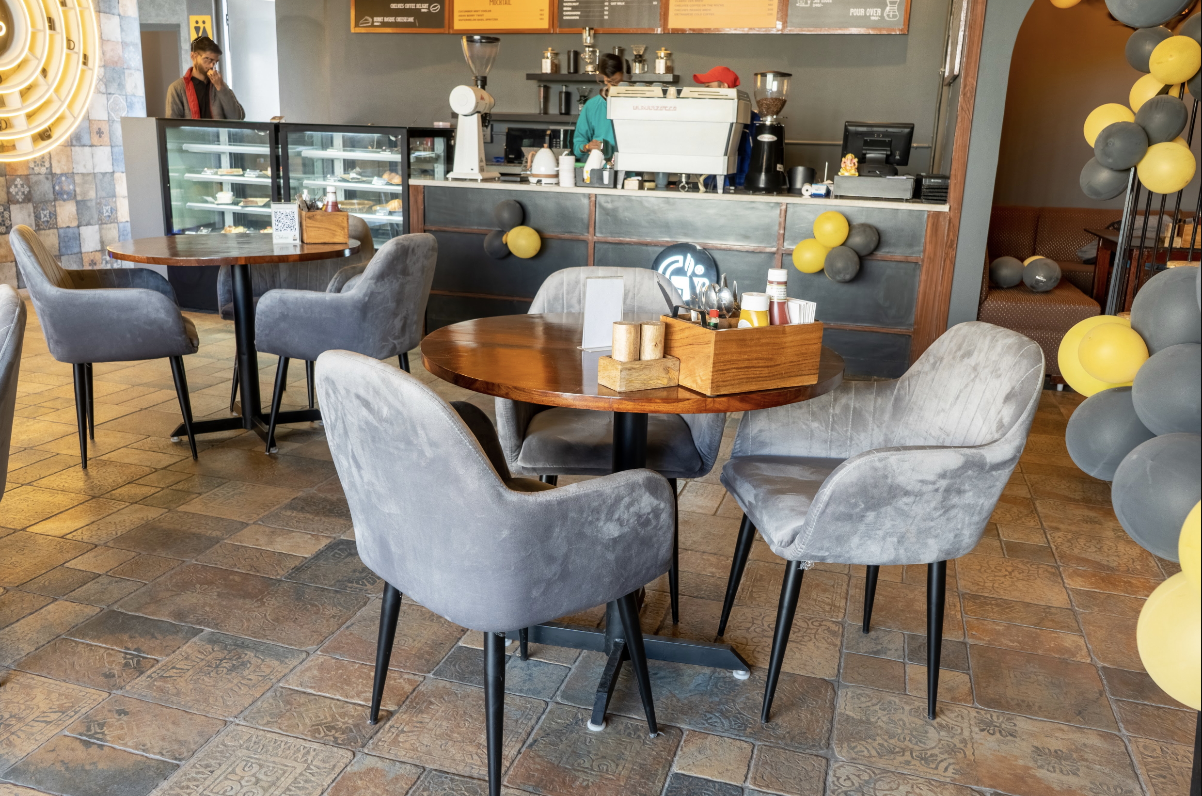 Chelvies Coffee - Pet-Friendly Café in Noida