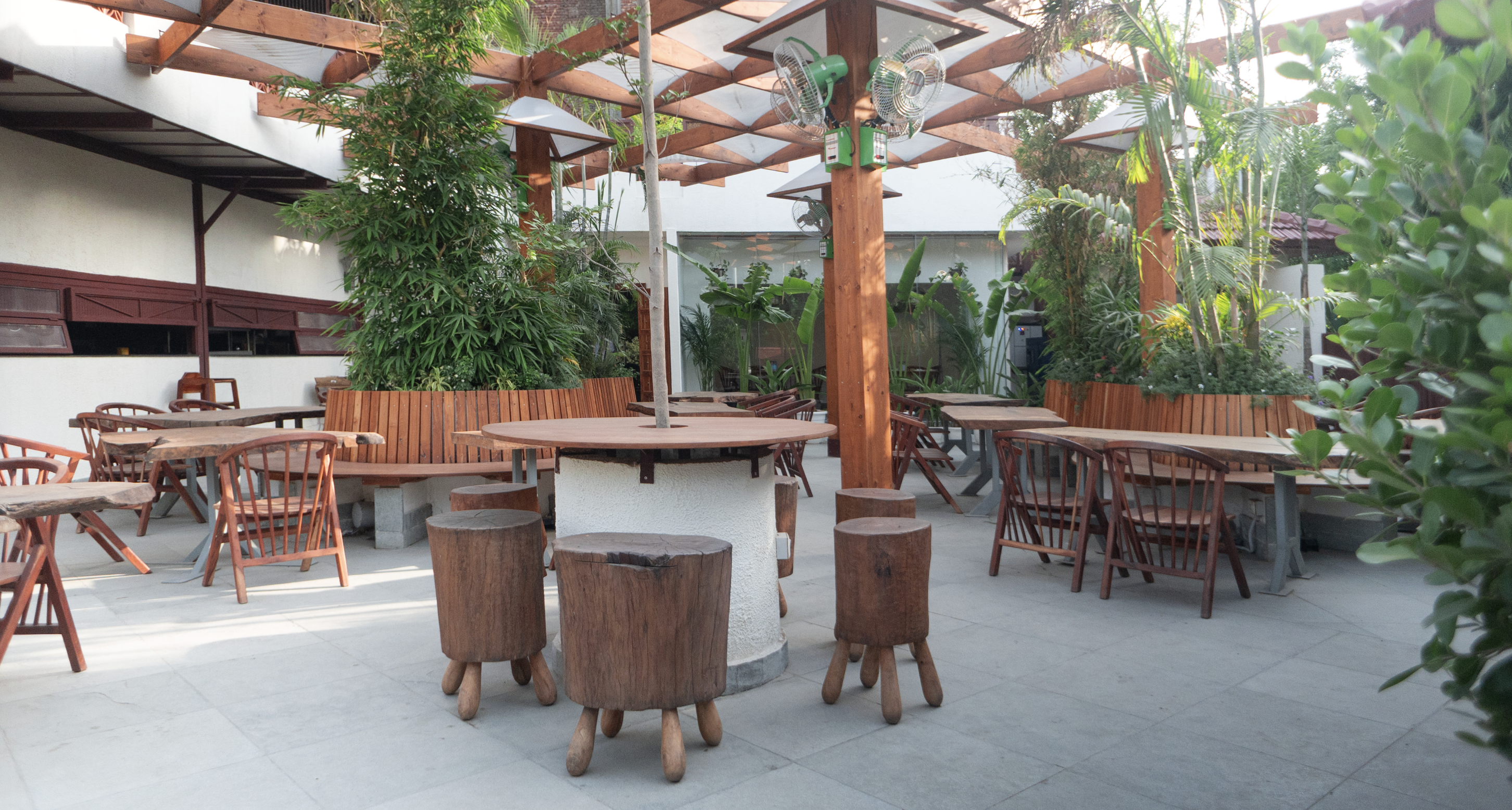 OG's Pizza & Grill - Pet-Friendly Café in Noida