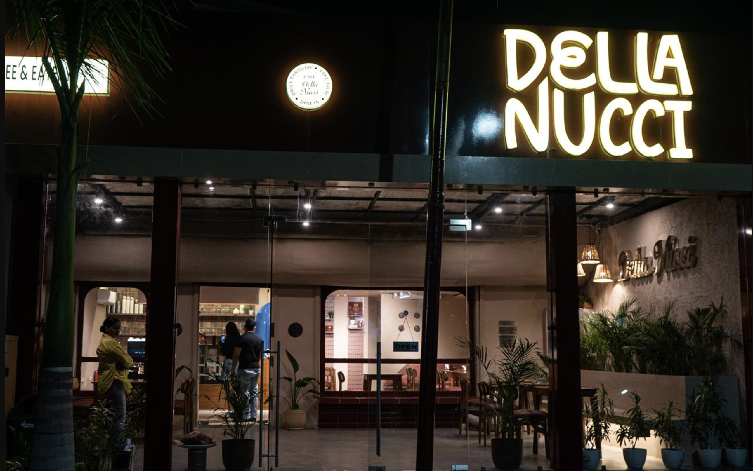 Della Nucci - Pet-Friendly Café in Noida