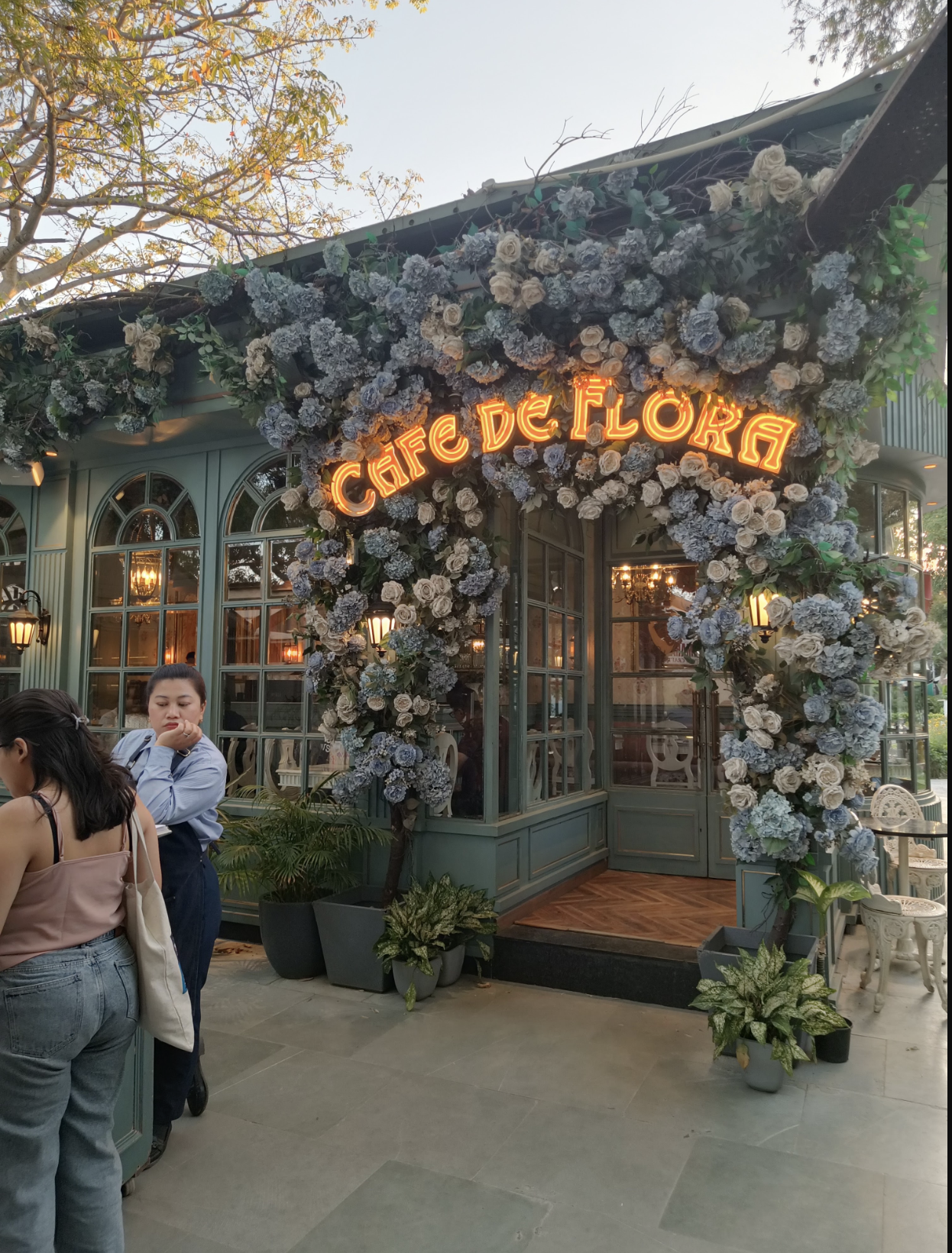 DIGGIN CAFE - Pet-Friendly Café in New Delhi