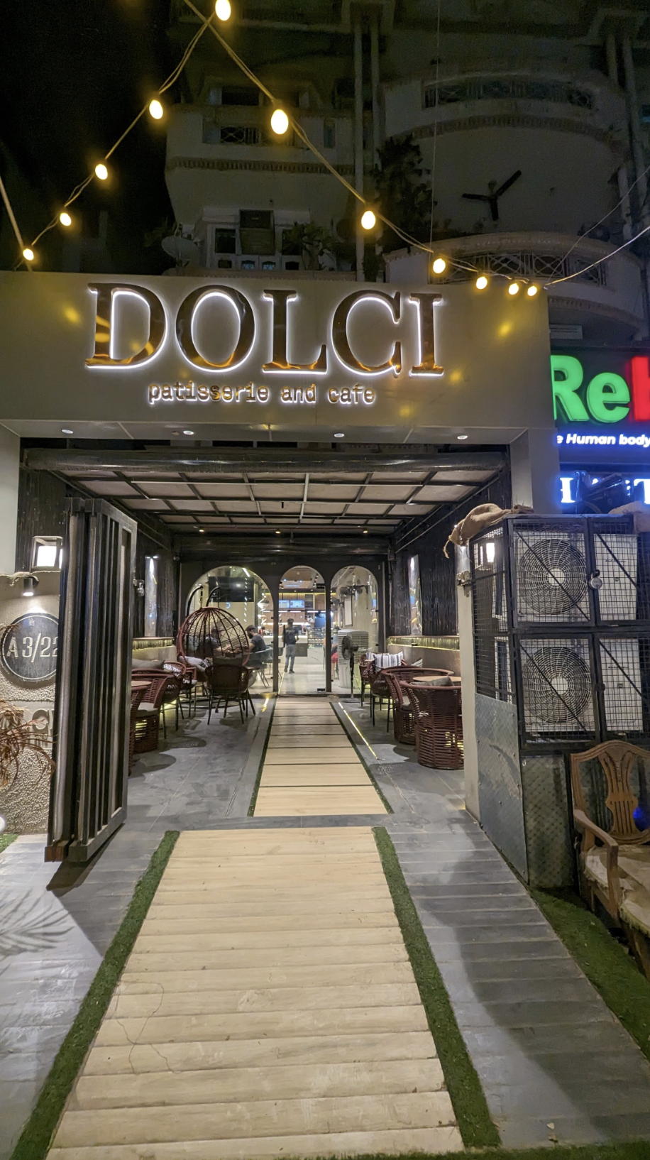 Dolci Patisserie And Cafe - Pet-Friendly Café in New Delhi